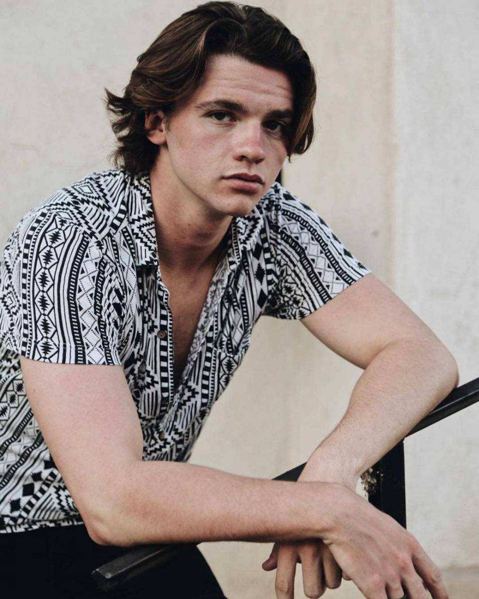 Joel Courtney (instagram.com/joel_courtney)