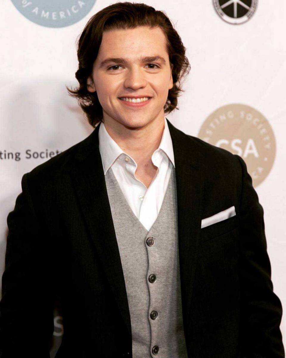 Joel Courtney (instagram.com/joel_courtney)
