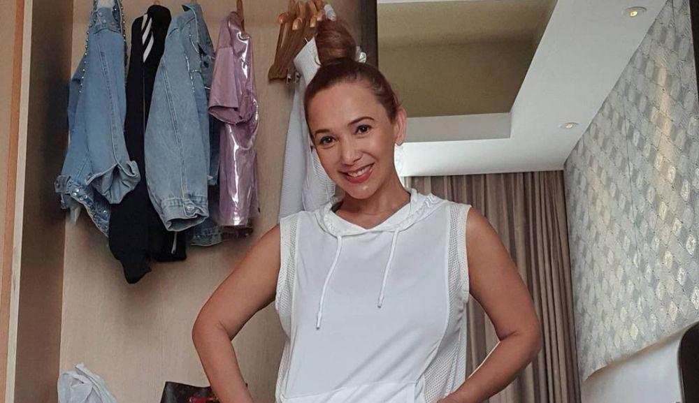 Gemar Berolahraga, 10 Potret Bugar Kiki Fatmala di Usia Kepala Lima