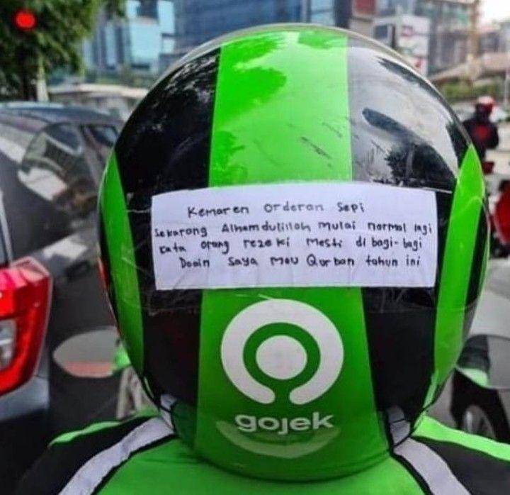 tulisan kocak di helm dan jaket ojol (instagram.com/duhreceh)