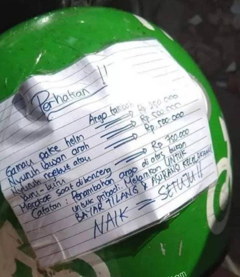 tulisan kocak di helm dan jaket ojol (instagram.com/newdramaojol)