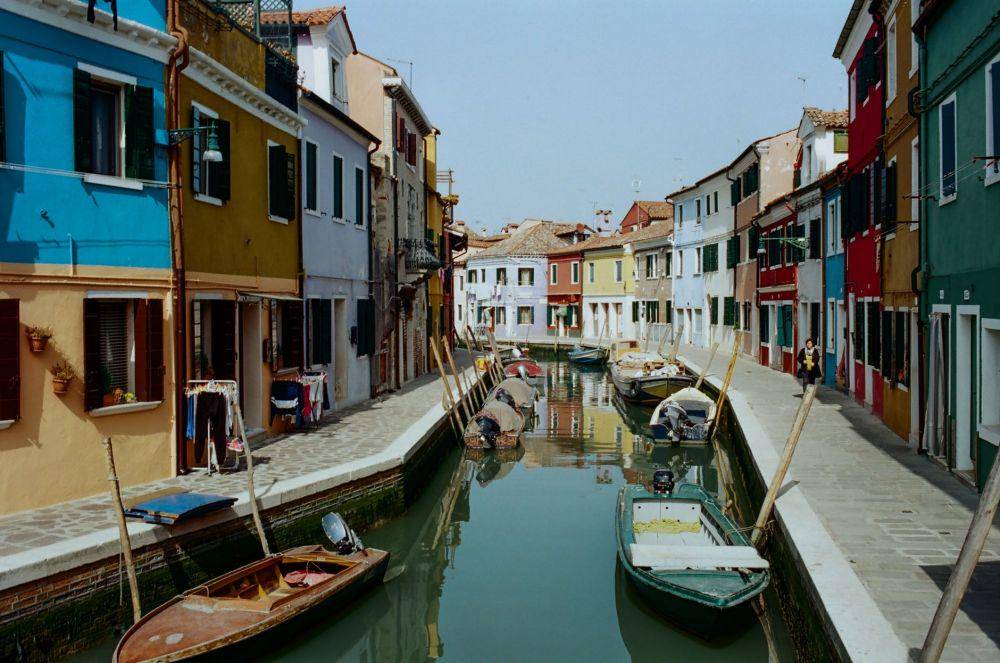 Venice (pexels.com/Olga Lioncat)