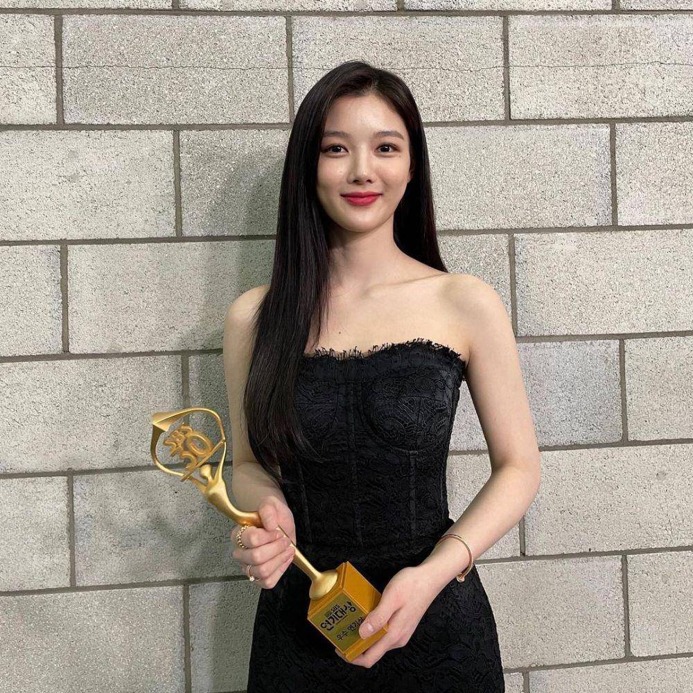 Kim Yoo Jung (instagram.com/you_r_love)
