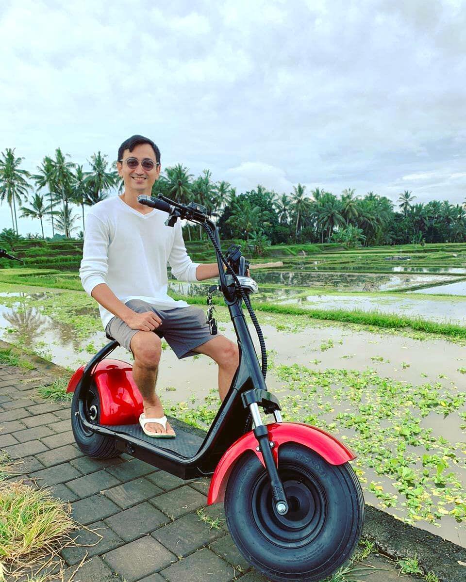 Lama Tak terlihat, 10 Potret Roy Posende yang Jadi Pengusaha
