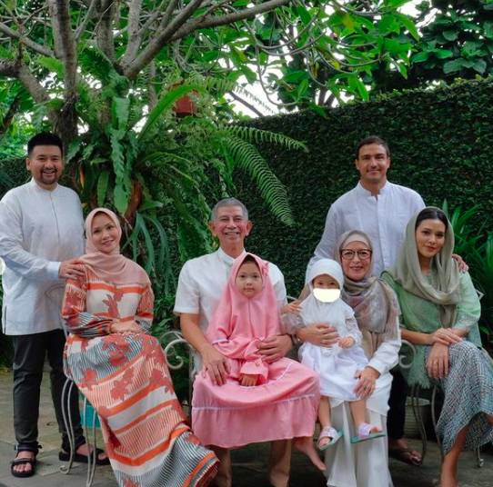 Kedekatan Hamish Daud dan mertua (instagram.com/_yourraisa)
