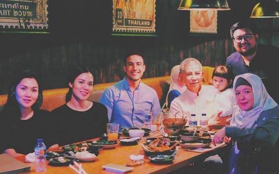 Kedekatan Hamish Daud dan mertua (instagram.com/_yourraisa)