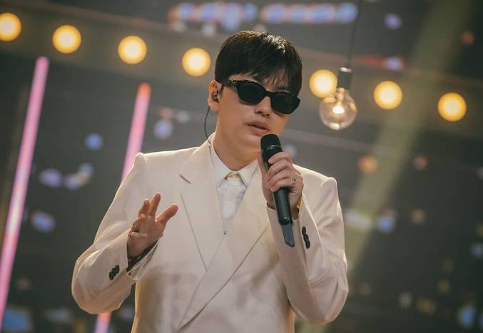 Lee Dong Hwi (instagram.com/msgwannabe.official)
