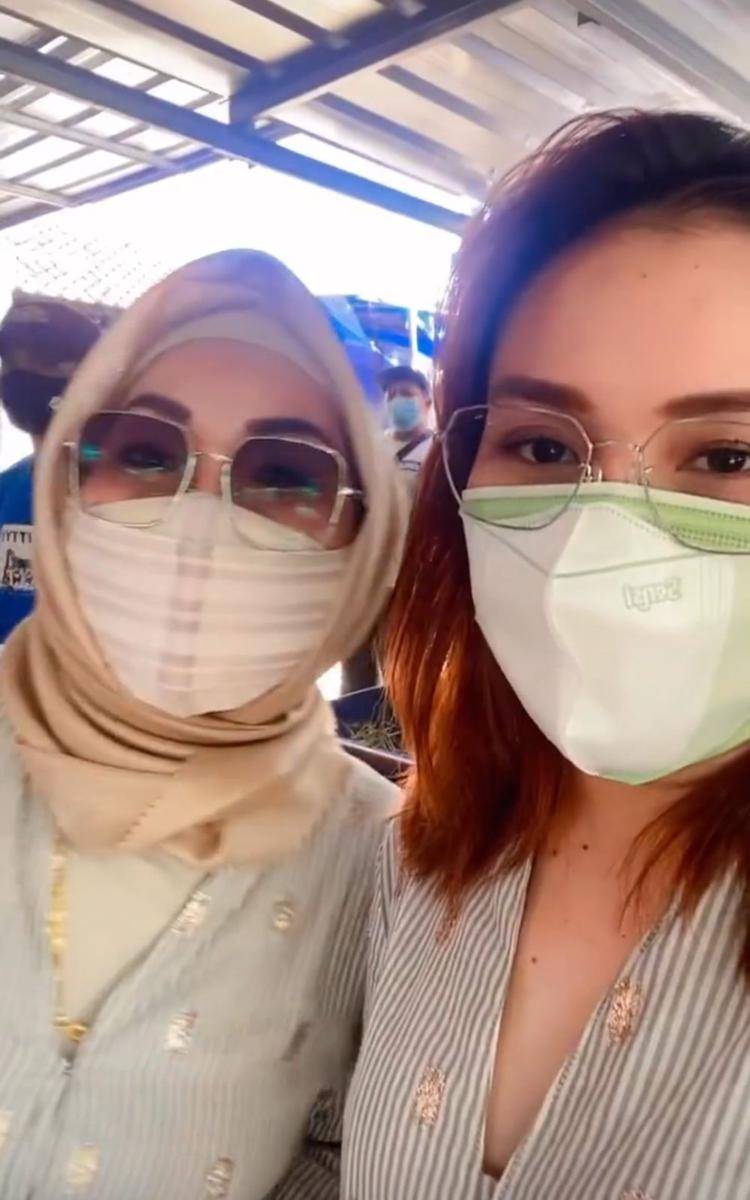 Ayu Ting Ting Idul Adha (instagram.com/ayutingting92)