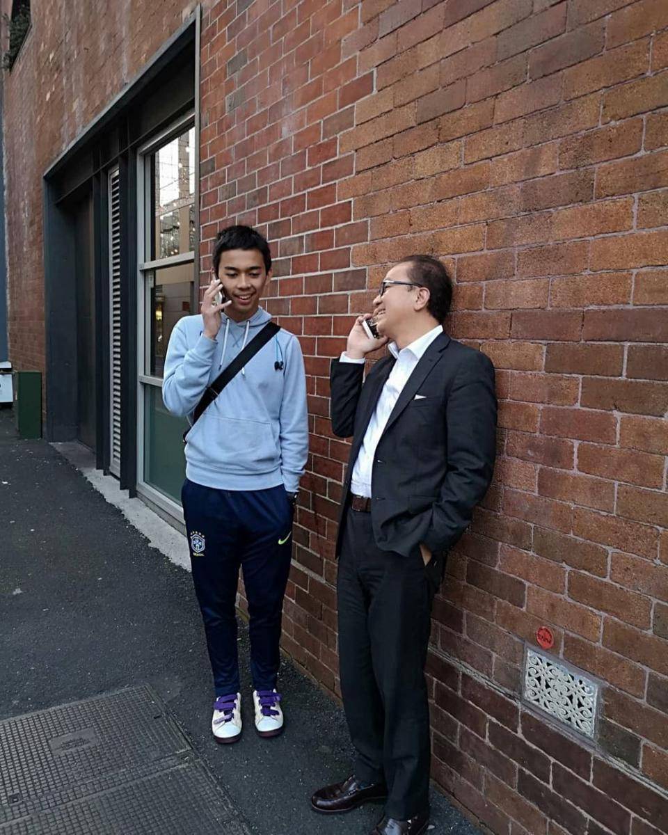 Tantowi Yahya dan putranya (instagram.com/tantowiyahyaofficial)