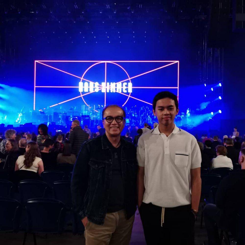 Tantowi Yahya dan putranya (instagram.com/tantowiyahyaofficial)