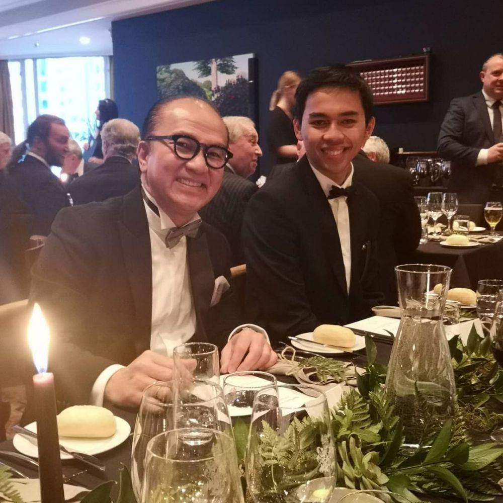 Tantowi Yahya dan putranya (instagram.com/tantowiyahyaofficial)