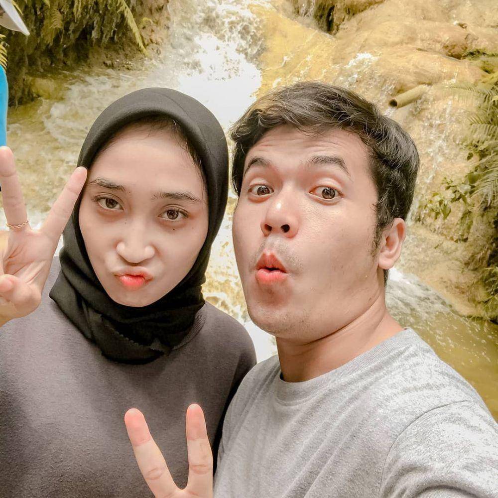 Dayat dan kekasih (instagram.com/dayatsimbaiaaa)
