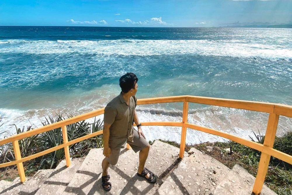 Pantai Pacar (instagram.com/andika_ary07)