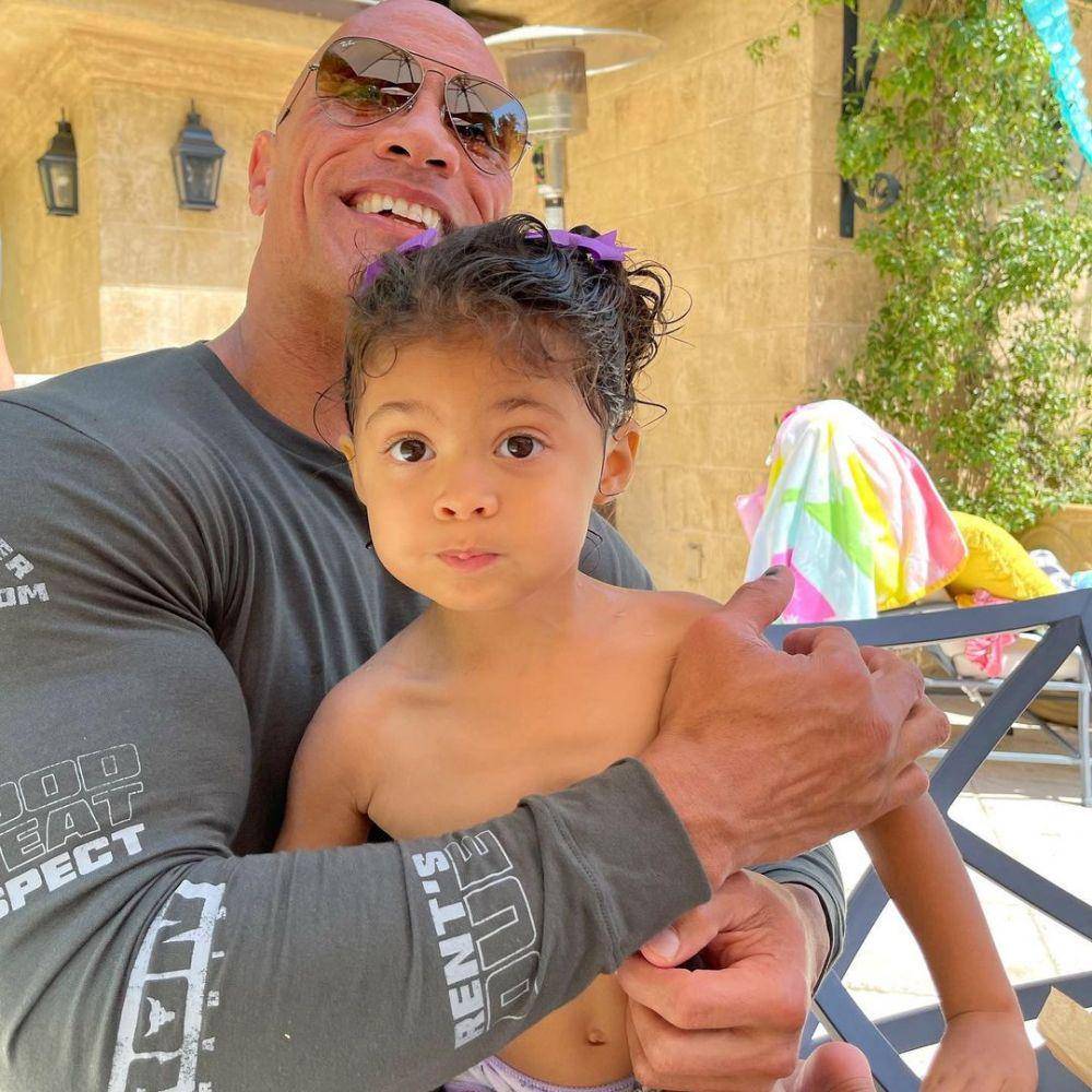 Dwayne Johnson dan buah hati (instagram.com/therock)