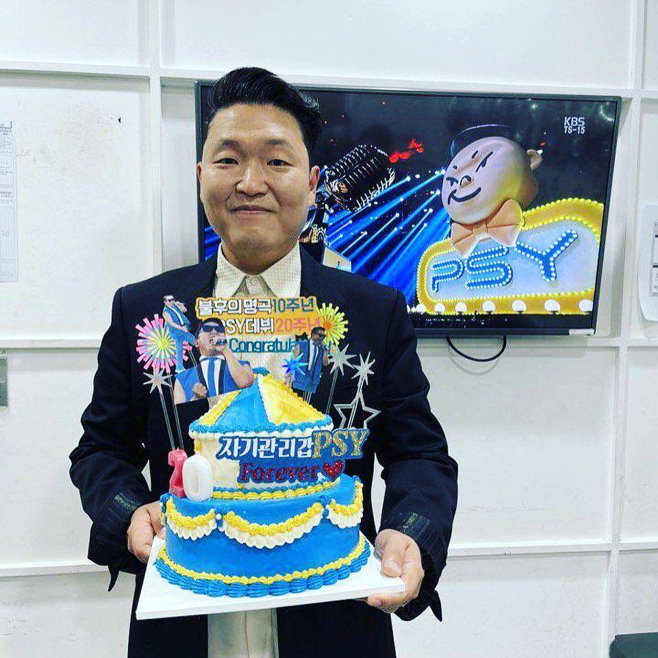 PSY (instagram.com/42psy42)