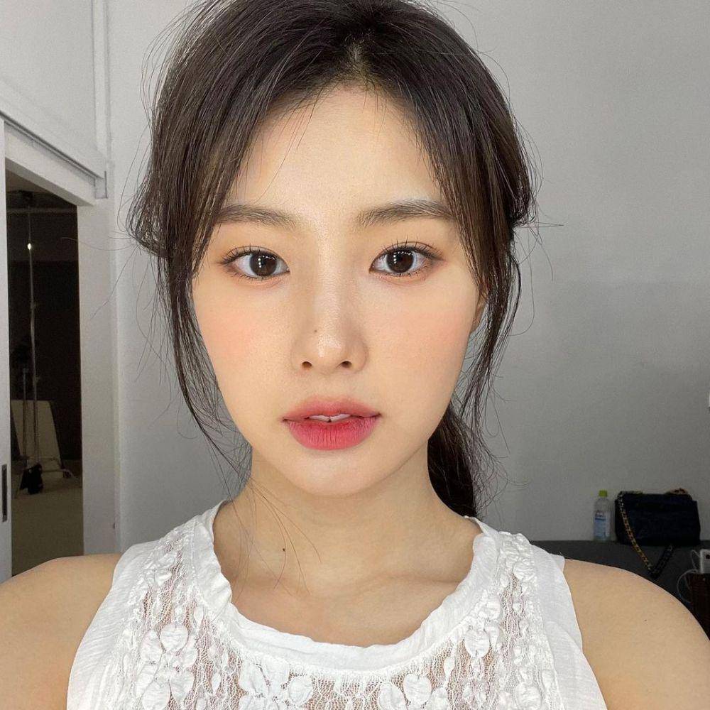Hyewon eks IZ*ONE (instagram.com/hyemhyemu)