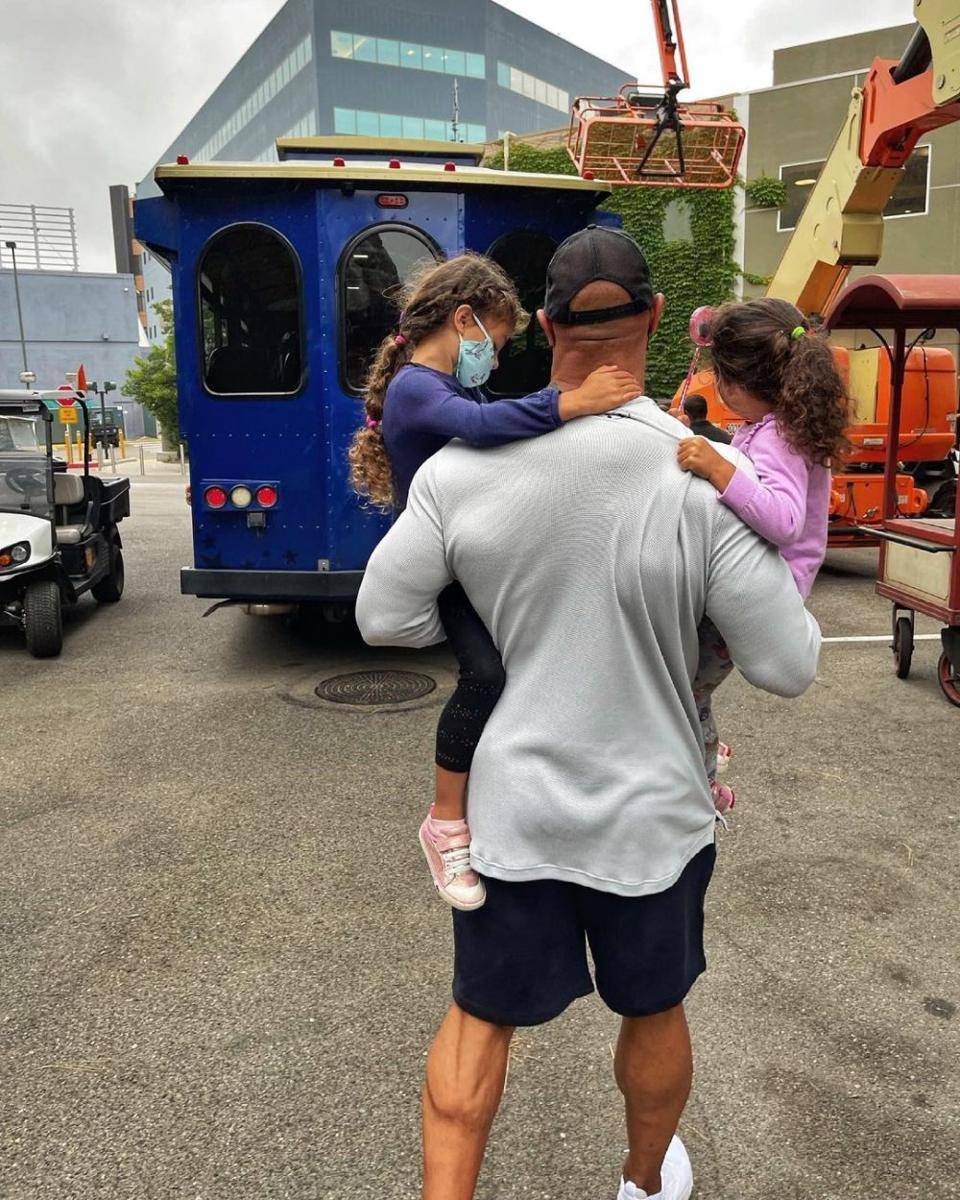 Dwayne Johnson dan buah hati (instagram.com/therock)