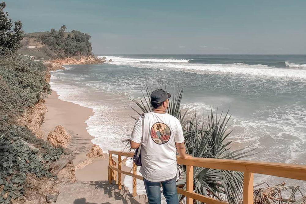 Tangga menuju Pantai Pacar (instagram.com/mohammad_ababil)
