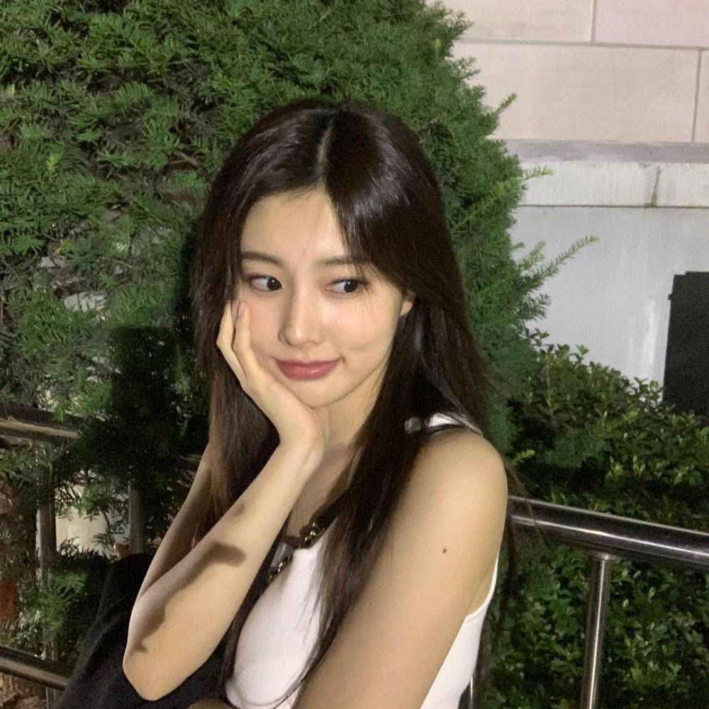 Hyewon eks IZ*ONE (instagram.com/hyemhyemu)
