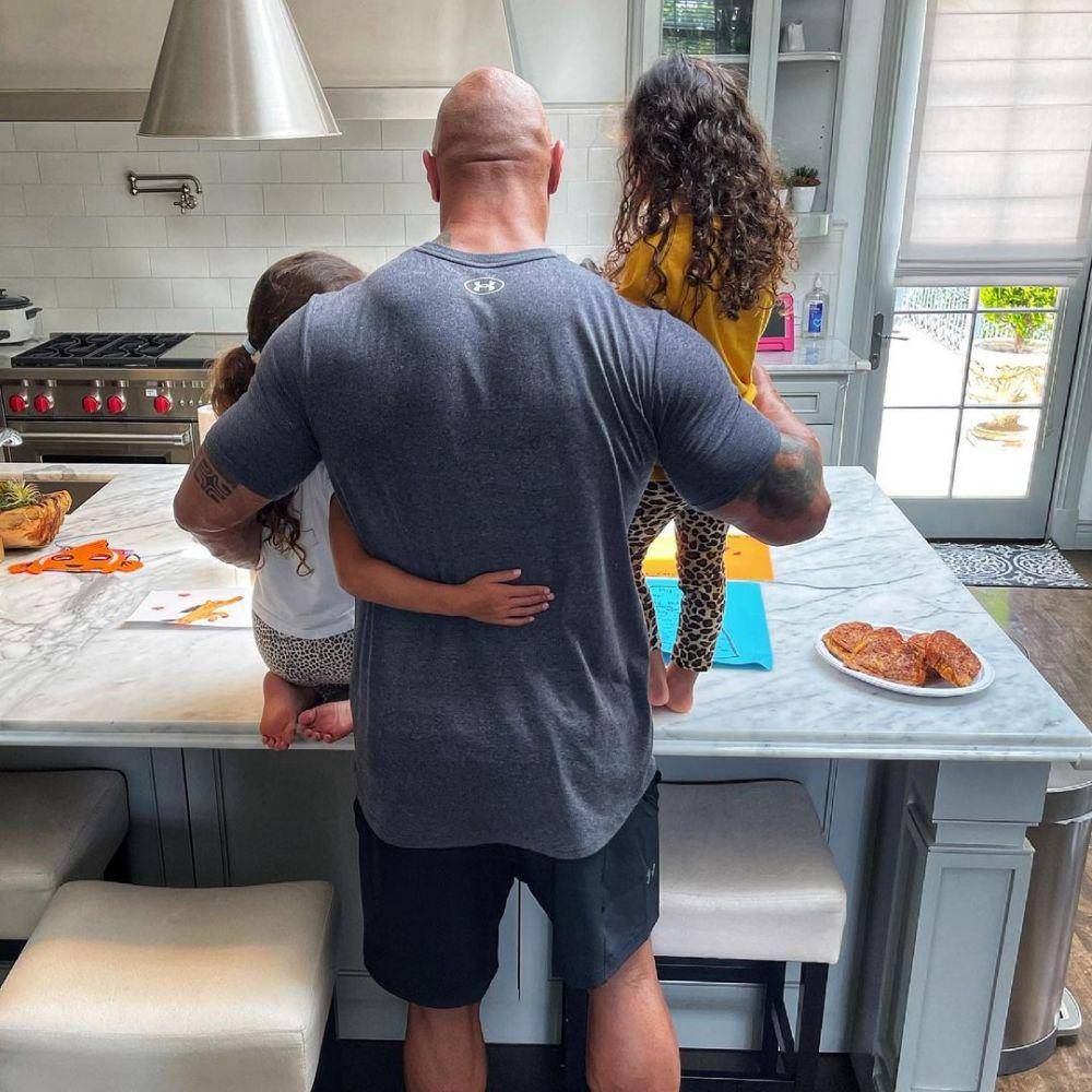 Dwayne Johnson dan buah hati (instagram.com/therock)