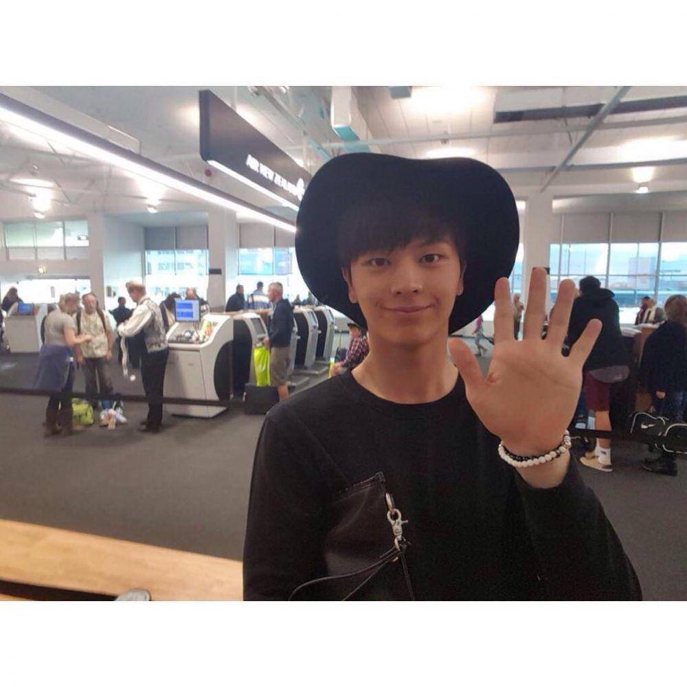 Yook Sung Jae (instagram.com/btob6sungjae)