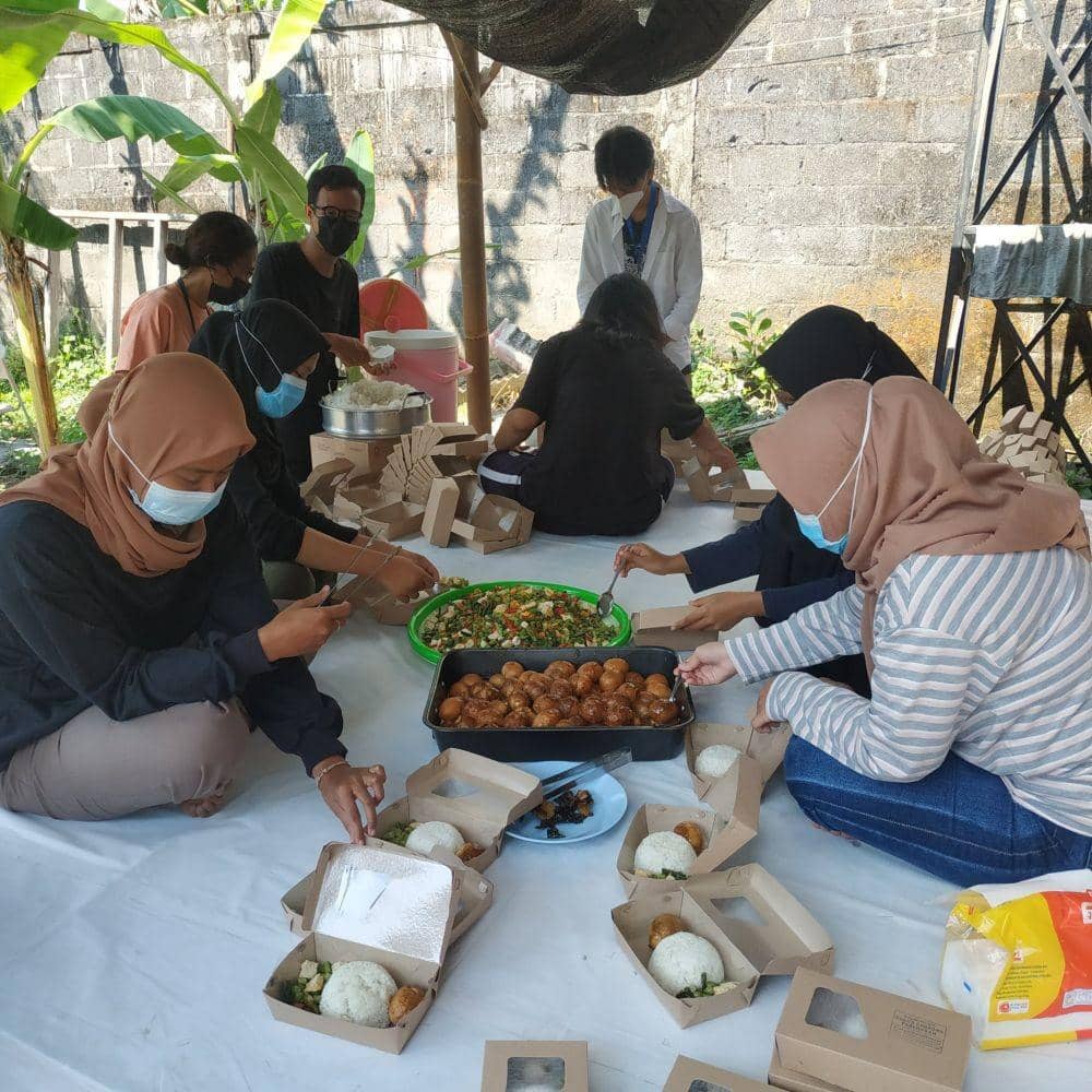 Gerakan dapur umum #BuruhGendongPerempuan. (dok. Istimewa)