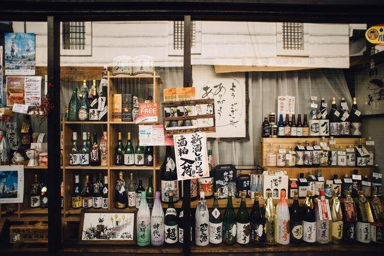 Sake (unsplash.com/Chuttersnap)