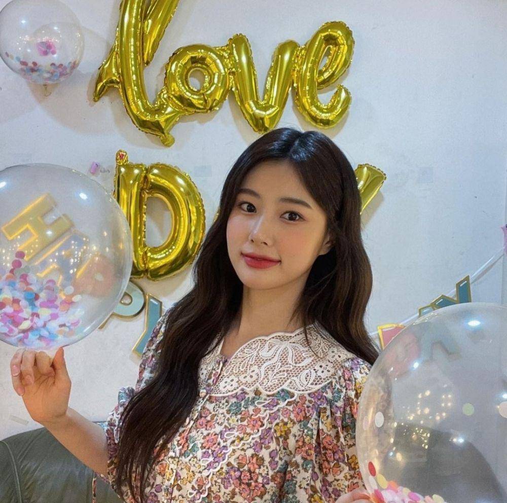 Kim Hye Won (instagram.com/hyemhyemu)
