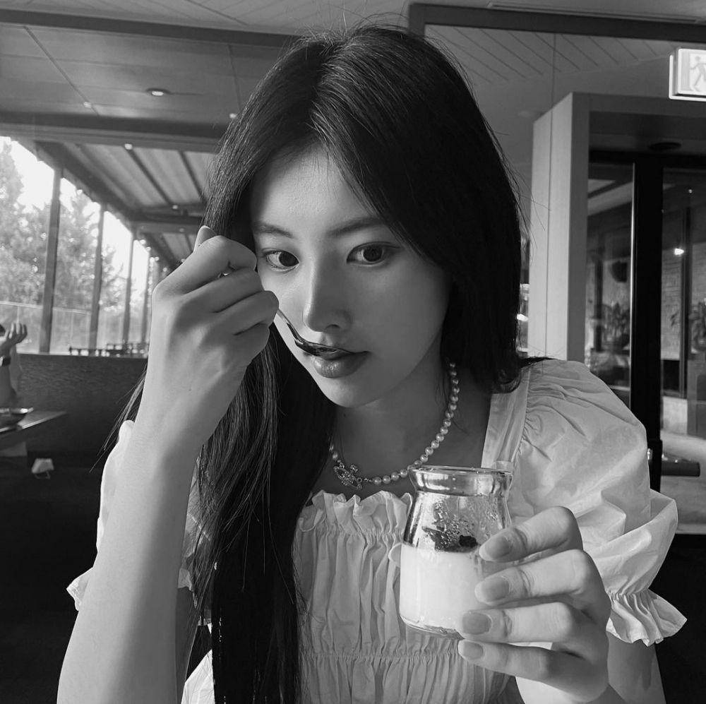 Kang Hye Won (instagram.com/hyemhyemu)