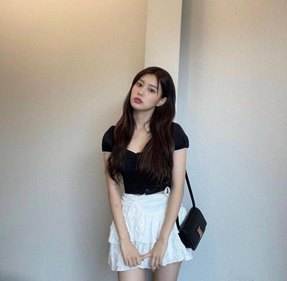 Kang Hye Won (instagram.com/hyemhyemu)