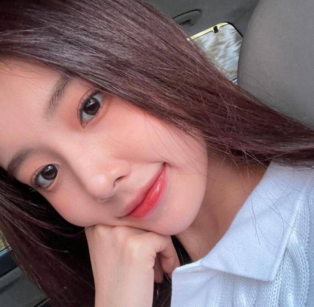 Kang Hye Won (instagram.com/hyemhyemu)