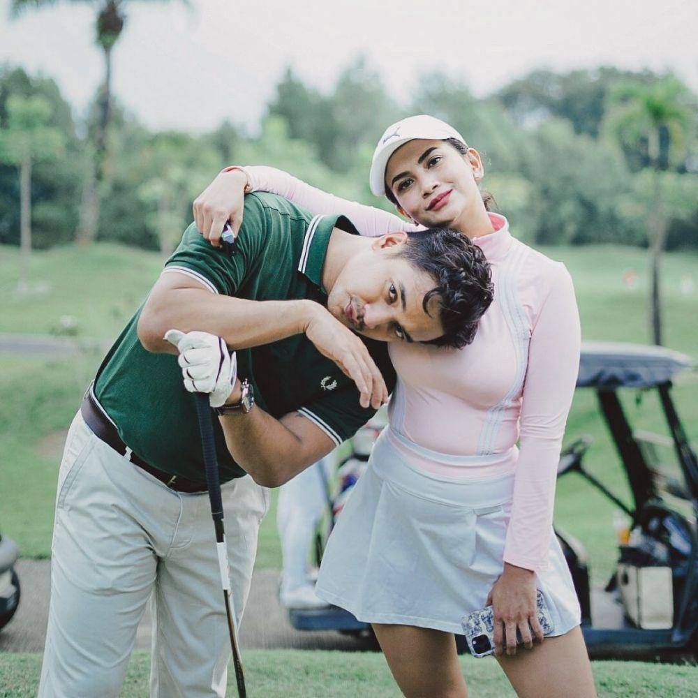 potret Vanessa Angel dan suami main golf (instagram.com/vanessaangelofficial)