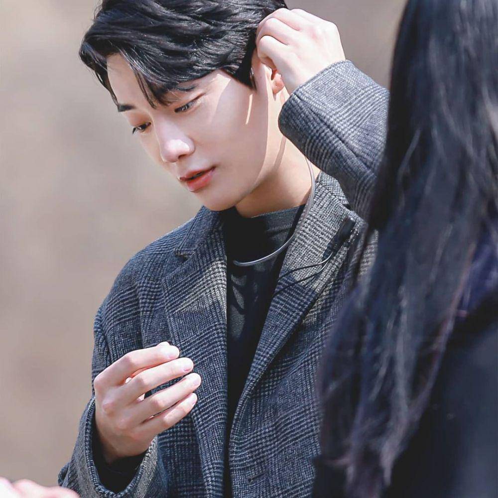 Kang Yul (instagram.com/_kangyul_)