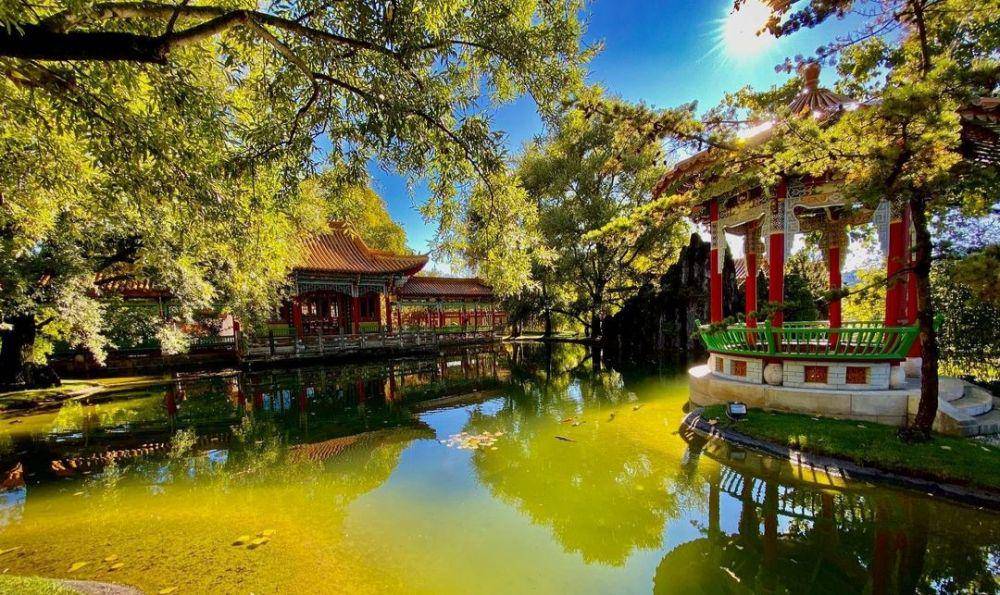 Chinese Garden (Instagram.com/moments_in_time02)