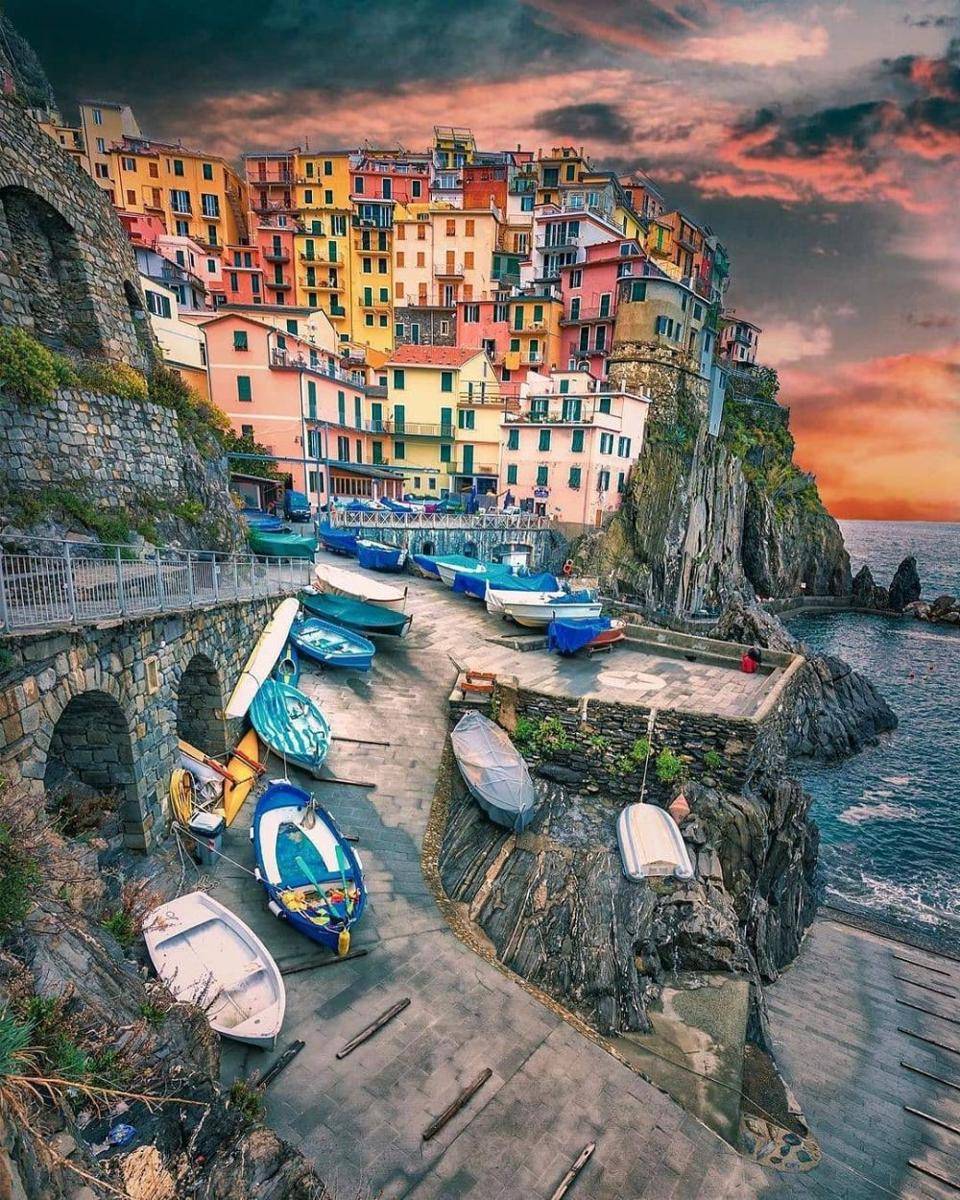 Manarola, Italia (instagram.com/kyrenian)