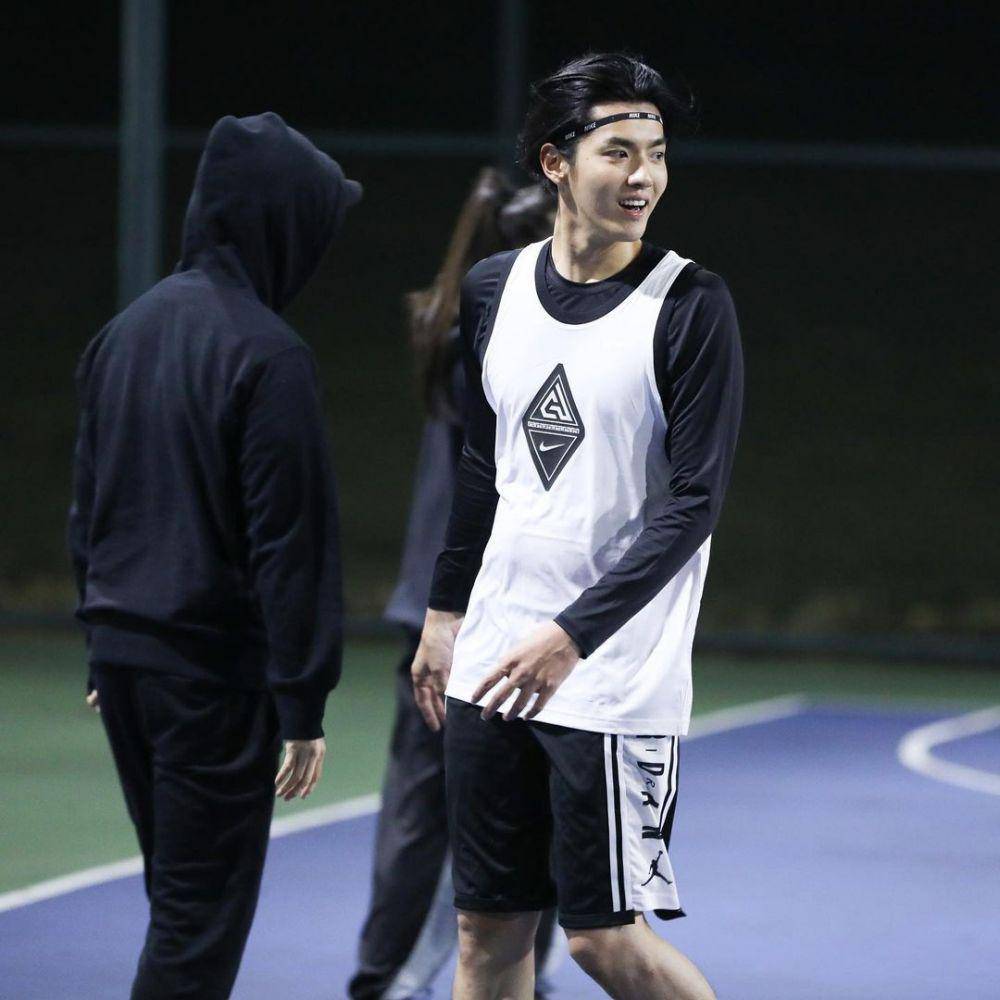 Kris Wu ketika bermain bola basket (instagram.com/kriswu)