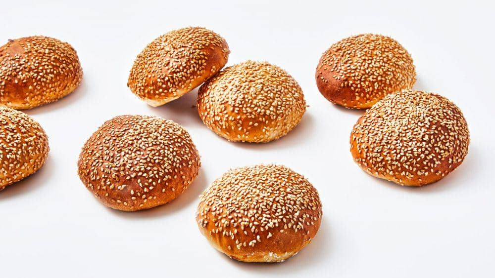 ilustrasi sesame seed brioche (bonappetit.com/Chelsie Craig - Pearl Jones)