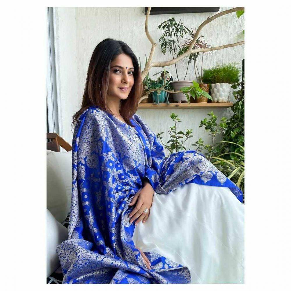 Jennifer Winget (instagram.com/jenniferwinget1)