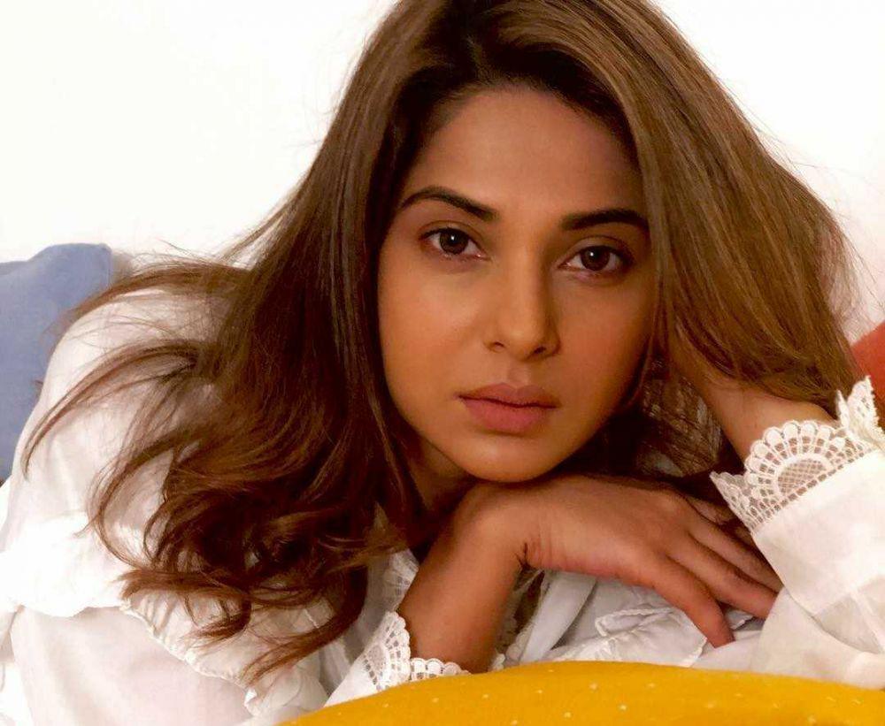 9 Potret Terkini Artis India Jennifer Winget Usai Positif COVID-19