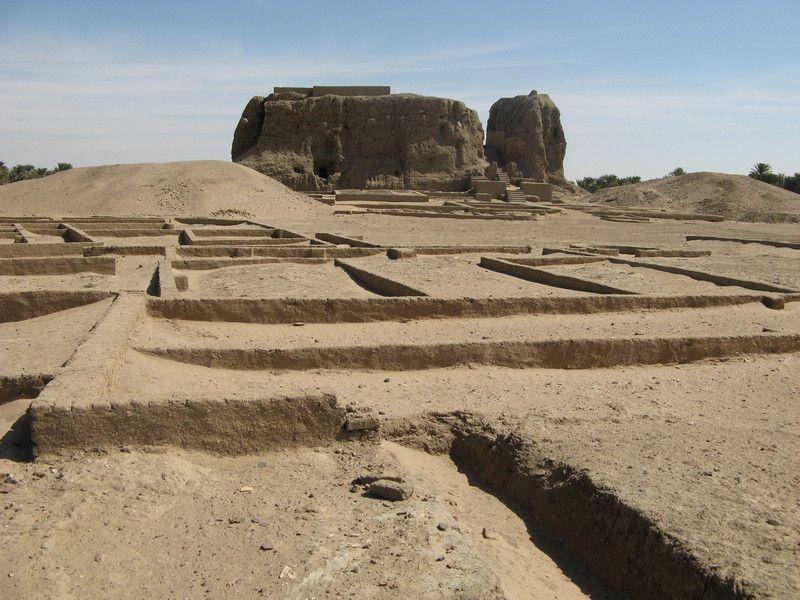 Kuil Deffufa di Kota Kerma, Sudan (livius.org)