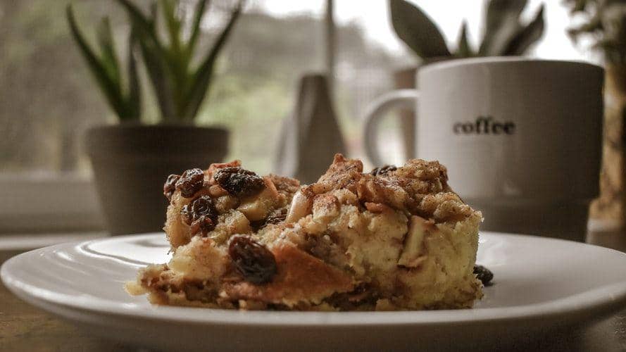 ilustrasi french toast bread pudding (unsplash.com/Jo ↟ Norther Vine Design Co)