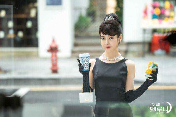 IU di Hotel Del Luna (dok. tvN/Hotel Del Luna via hancinema.com)