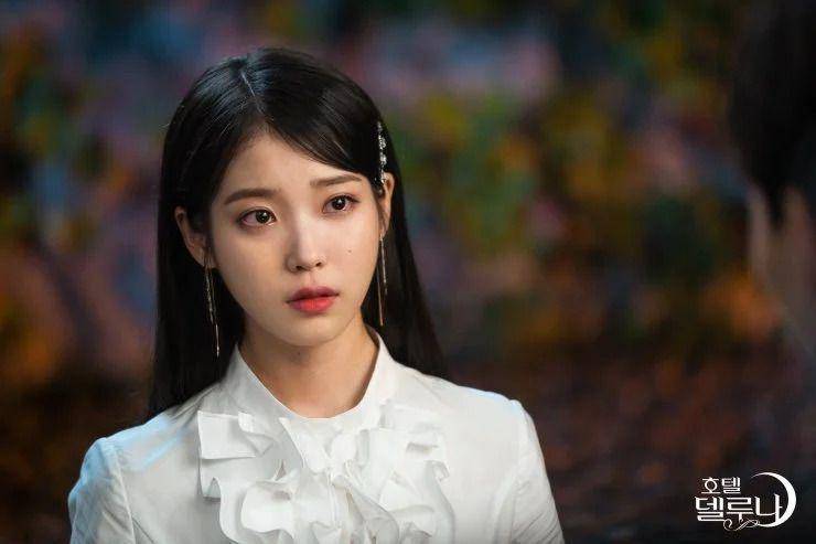 IU di Hotel Del Luna (dok. tvN/Hotel Del Luna via hancinema.com)