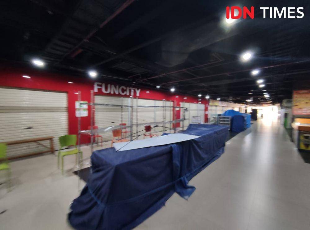 Kondisi salah satu ritel Giant jelang penutupan akhir bulan Juli. (IDN Times/Shemi)