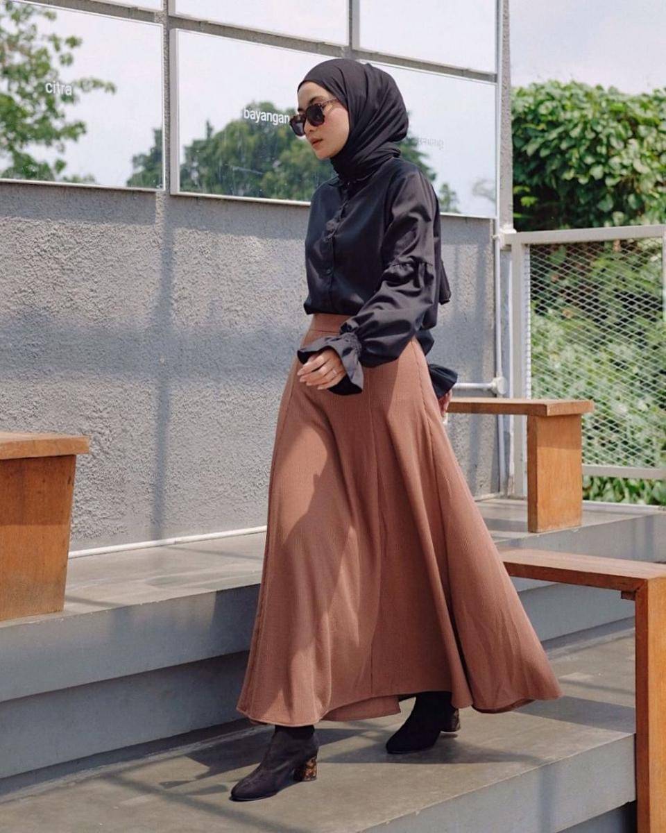 Padu padan rok ala Alifia Diannisa (instagram.com/alfdns)