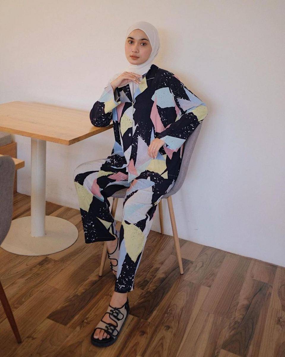 Outfit one set ala Alifia Diannisa (instagram.com/alfdns)