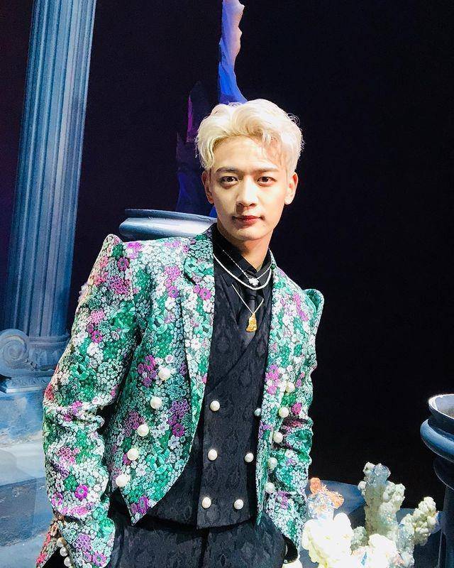 Minho SHINee (instagram.com/choiminho_1209)