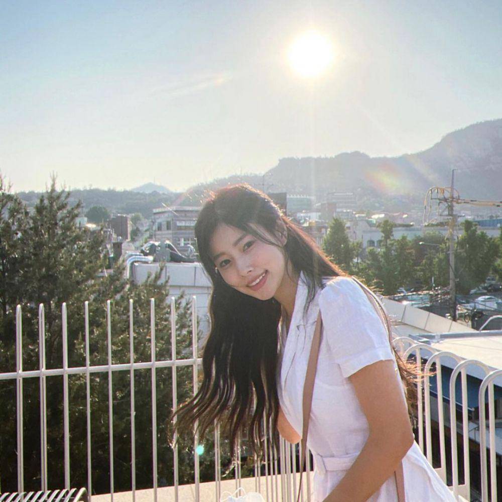 Kang Hyewon (instagram.com/hyemhyemu)
