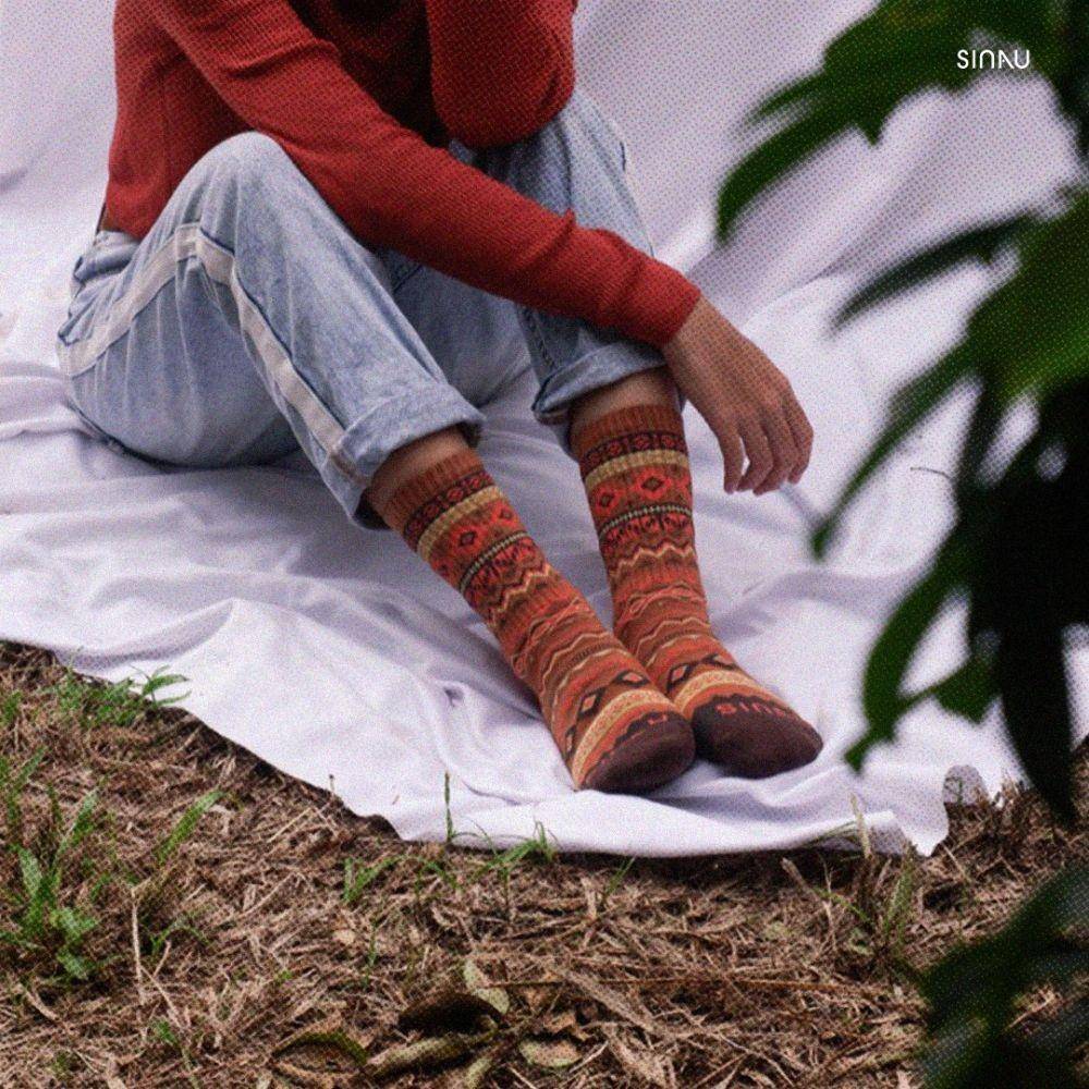 Foto produk kaus kaki. (instagram.com/sinau.indonesia)