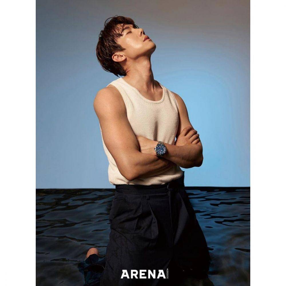 Yoo Yeon Seok di majalah ARENA Korea (instagram.com/yoo_yeonseok)